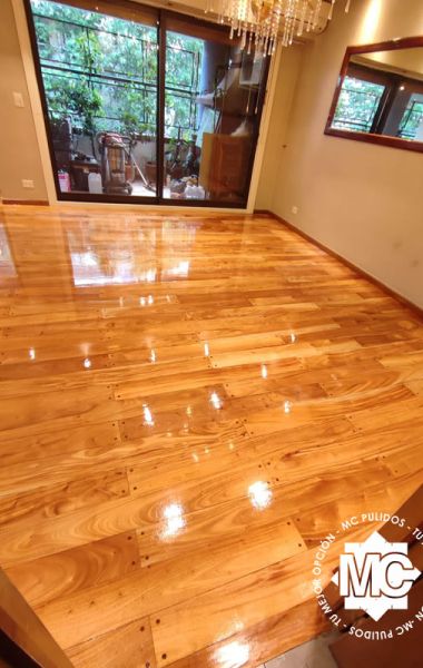 Somos mcpulidos, un equipo de jóvenes emprendedores especializados en el cuidado de tus pisos de madera